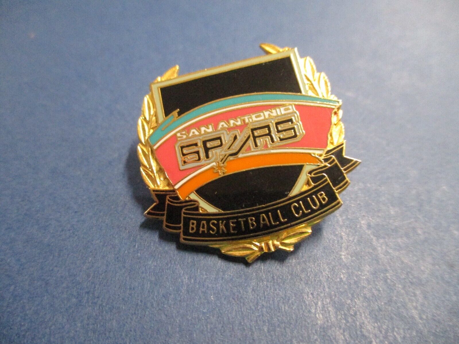 San Antonio Spurs 1994 NBA Sports Pin  Approx. 1.5 x 1.5 Inches