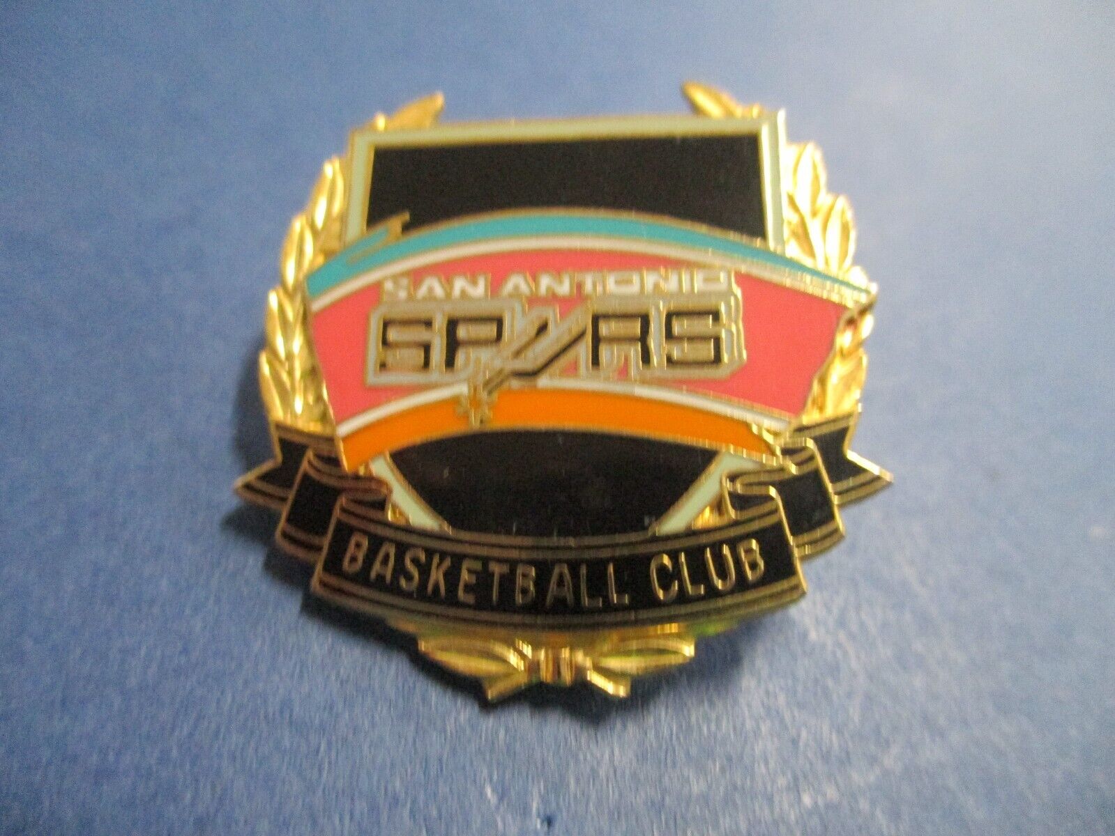 San Antonio Spurs 1994 NBA Sports Pin  Approx. 1.5 x 1.5 Inches