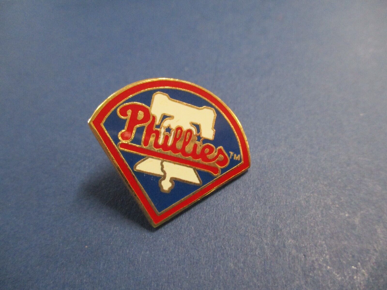 Philadelphia Phillies 1996  MLB Sports Pin Approx. 1.5 x 1.5 Inches