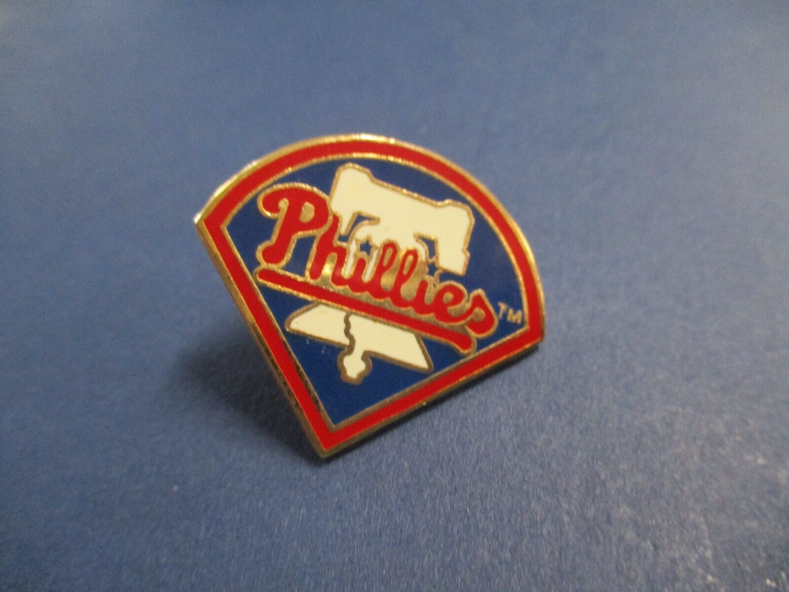 Philadelphia Phillies 1996  MLB Sports Pin Approx. 1.5 x 1.5 Inches