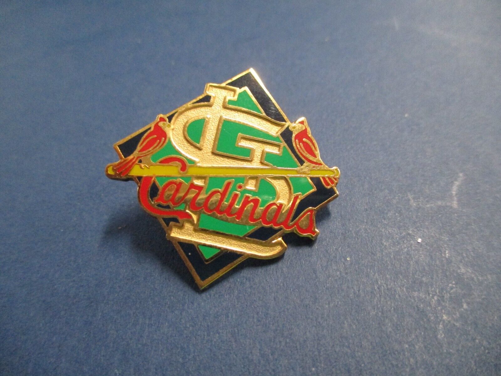 St. Louis Cardinals 1995 MLB Sports Pin Approx. 1.5 x 1.5 Inches