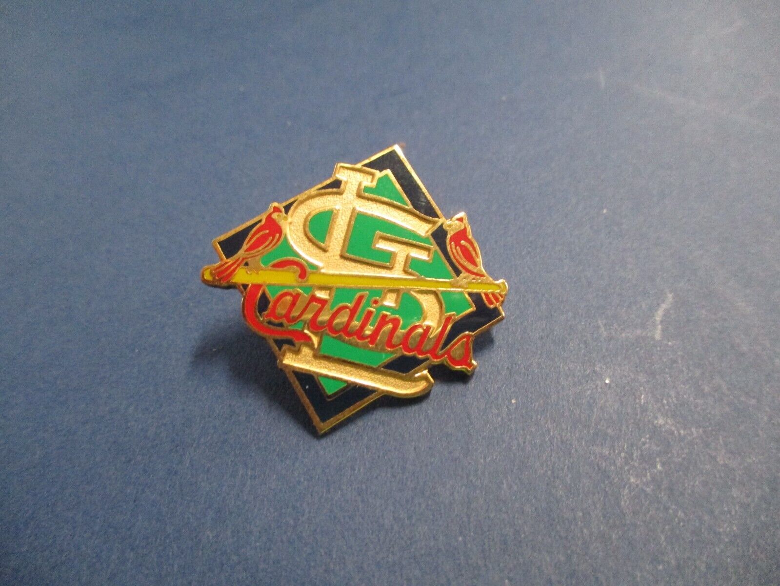 St. Louis Cardinals 1995 MLB Sports Pin Approx. 1.5 x 1.5 Inches