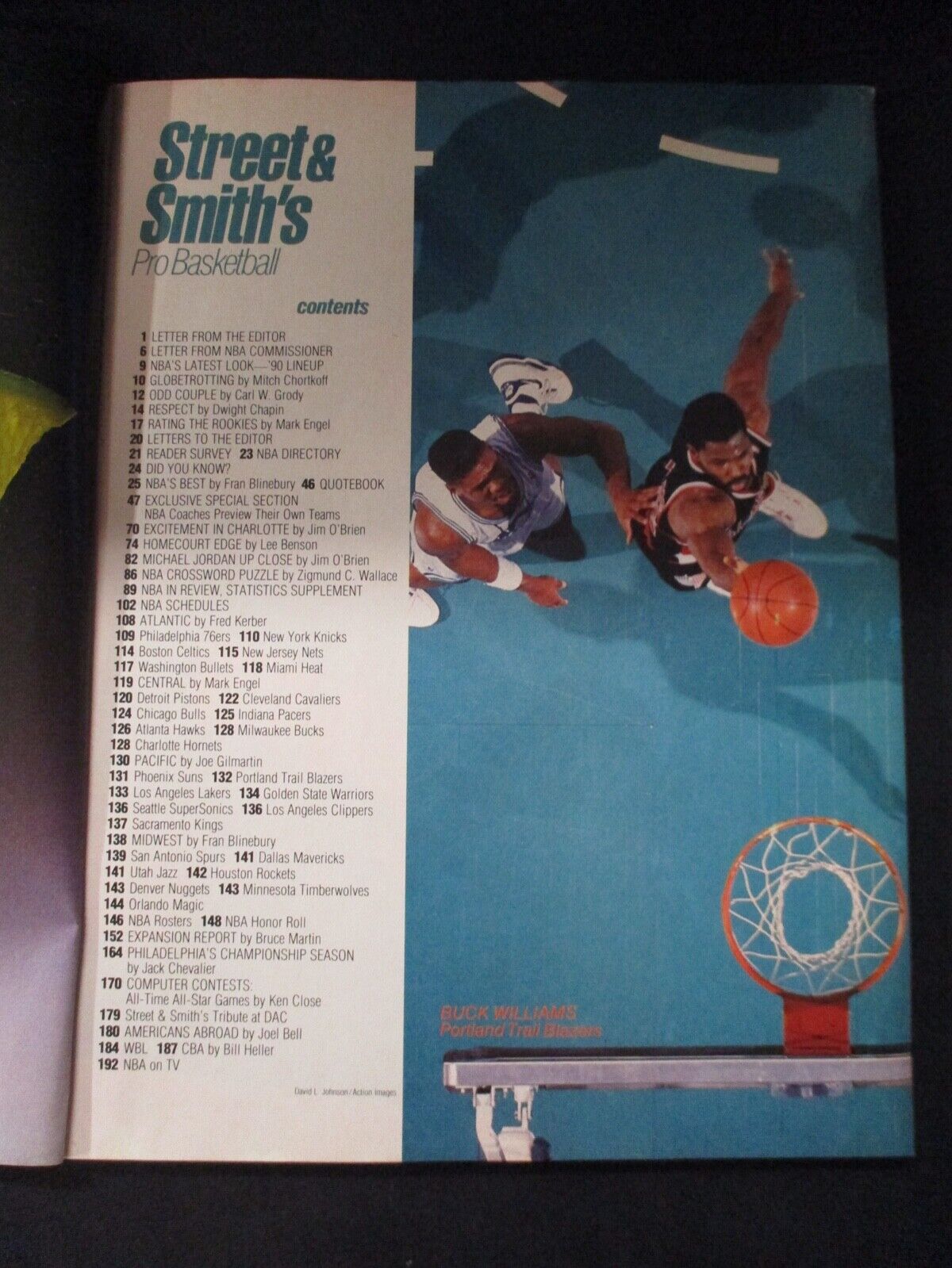 1990/1991 Street & Smiths Pro Basketball Magazine Michael Jordan Bulls Cover EX