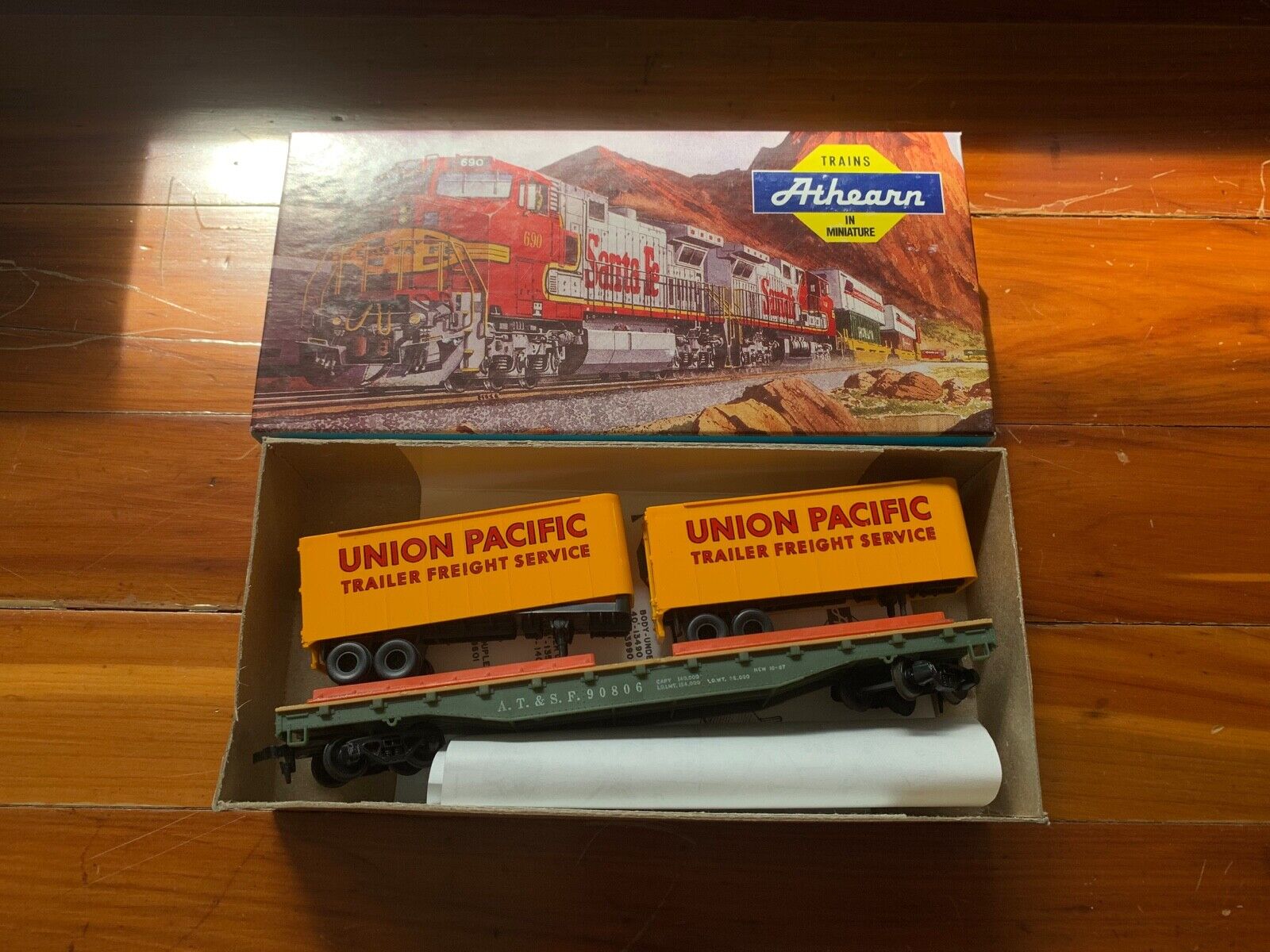 Athearn Trains Flat Car AT&SF with Union PacificTrailers  BUILT in box