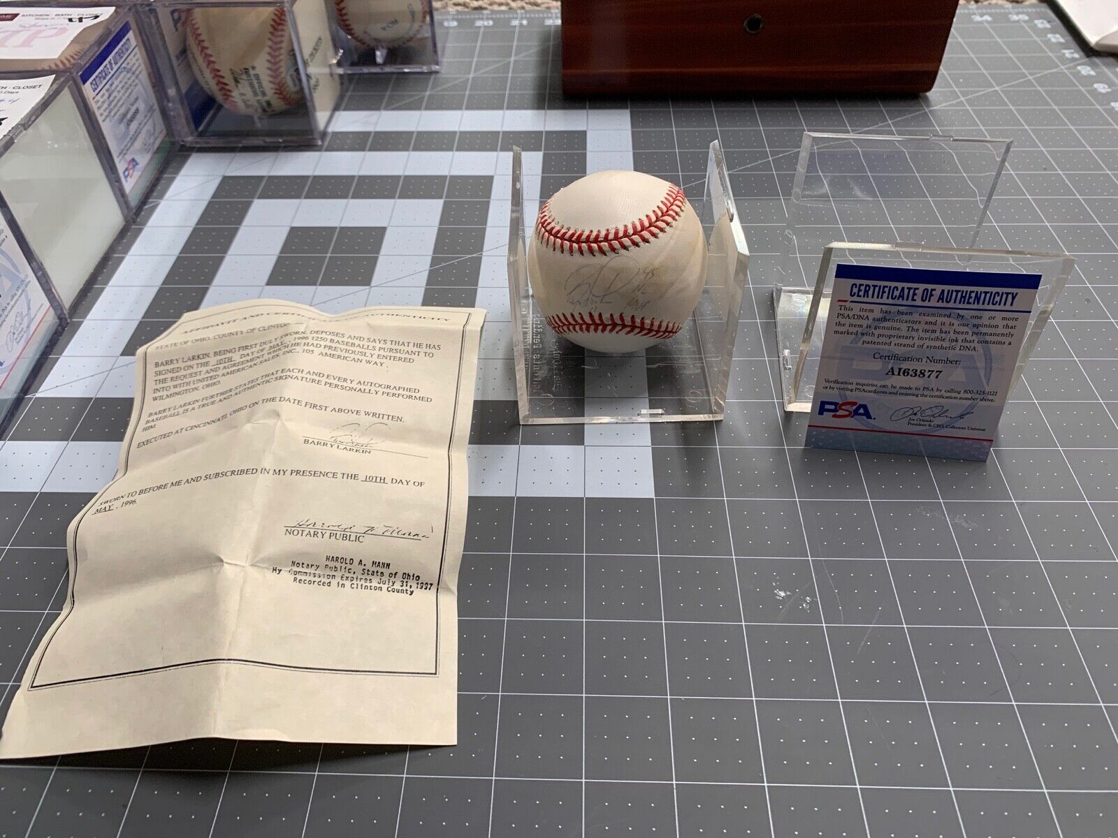 Barry Larkin Memorabilia, Autographed Barry Larkin Collectibles