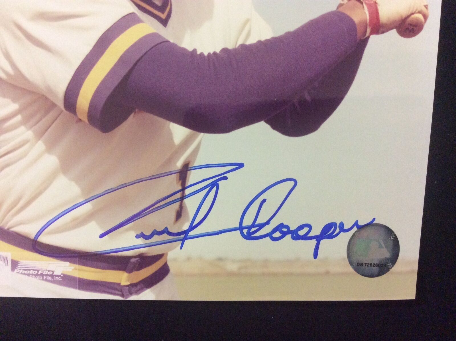 Cecil Cooper Milwaukee Brewers autographed 8x10 color photo