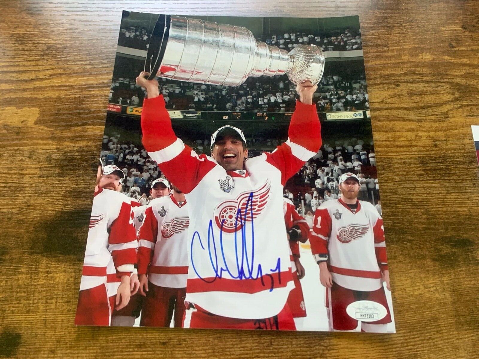 Chris Chelios Red Wings Stanley Cup Autographed 8x10 Photo JSA COA HH75203