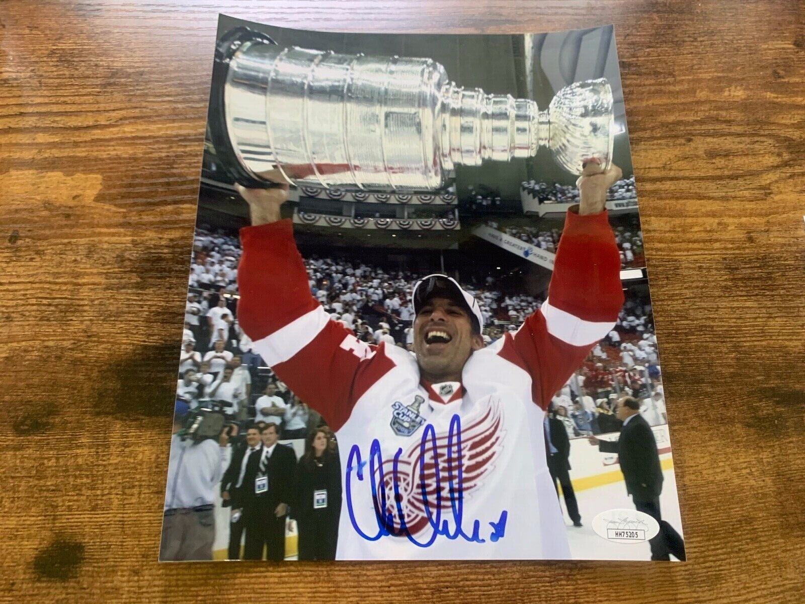 Chris Chelios Red Wings Stanley Cup Autographed 8x10 Photo JSA COA HH75205