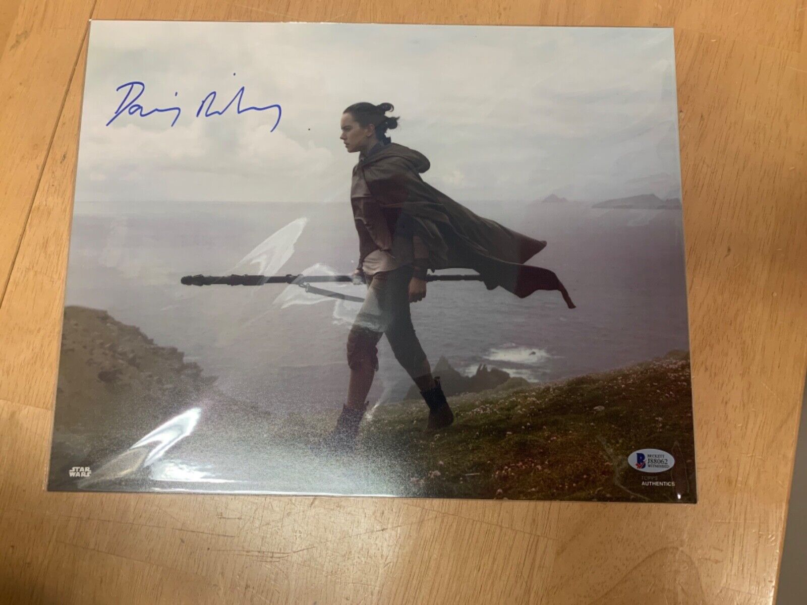 Daisy Ridley Rey “Star Wars” Autographed 11x14 Photo Beckett B