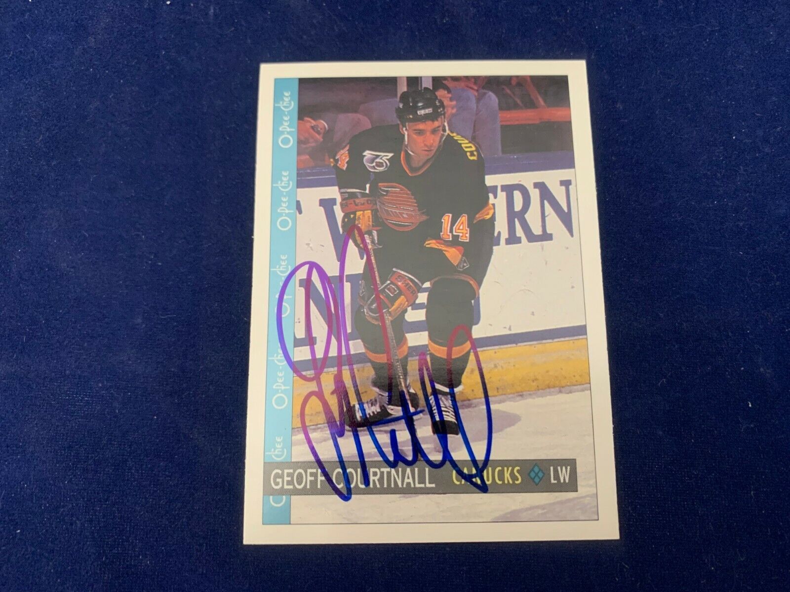 Geoff Courtnall Vancouver Canucks Hand Signed 1992 O-PEE-CHEE Hockey Card 176