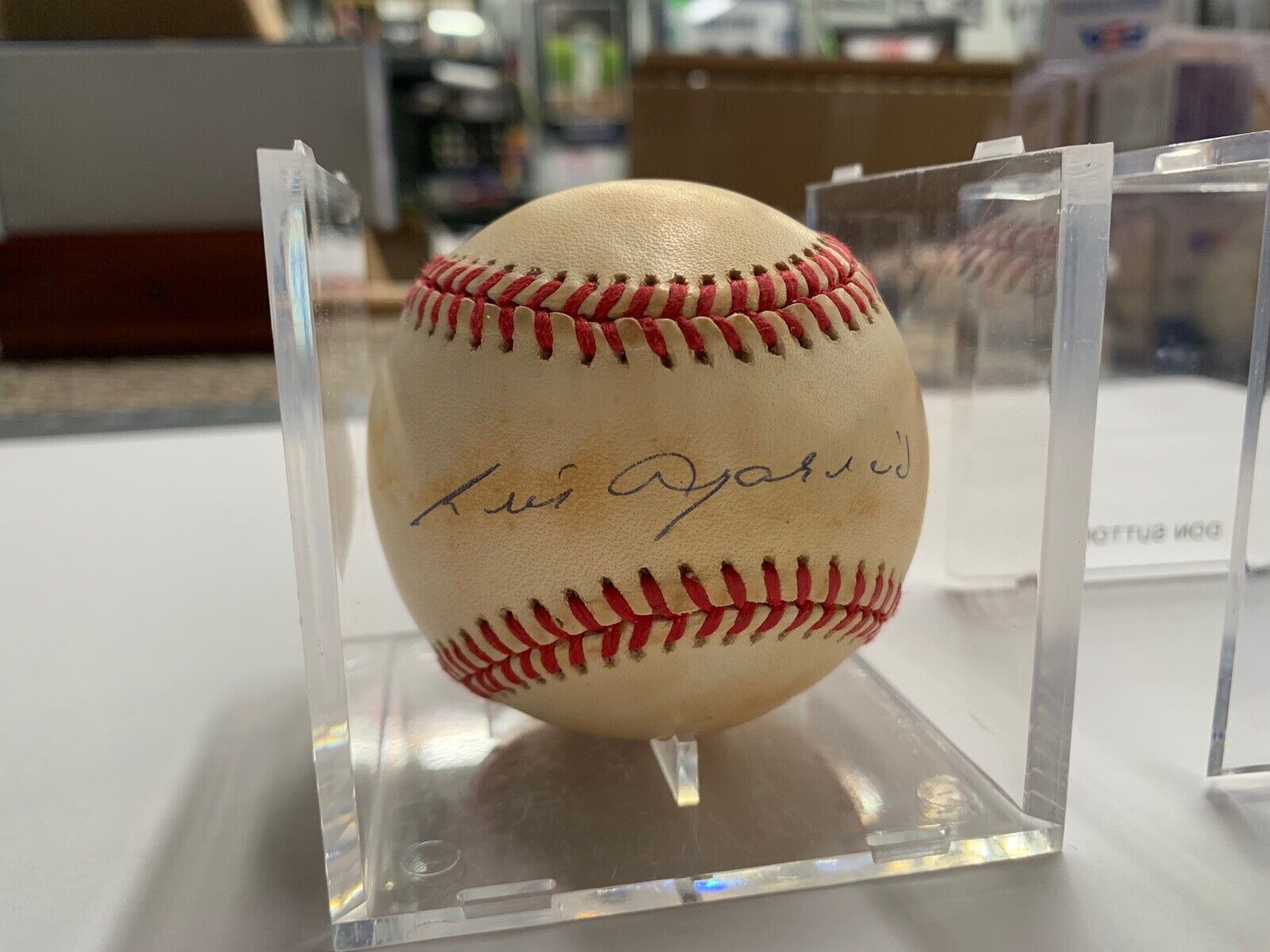 Luis Aparicio Memorabilia, Autographed Luis Aparicio Collectibles