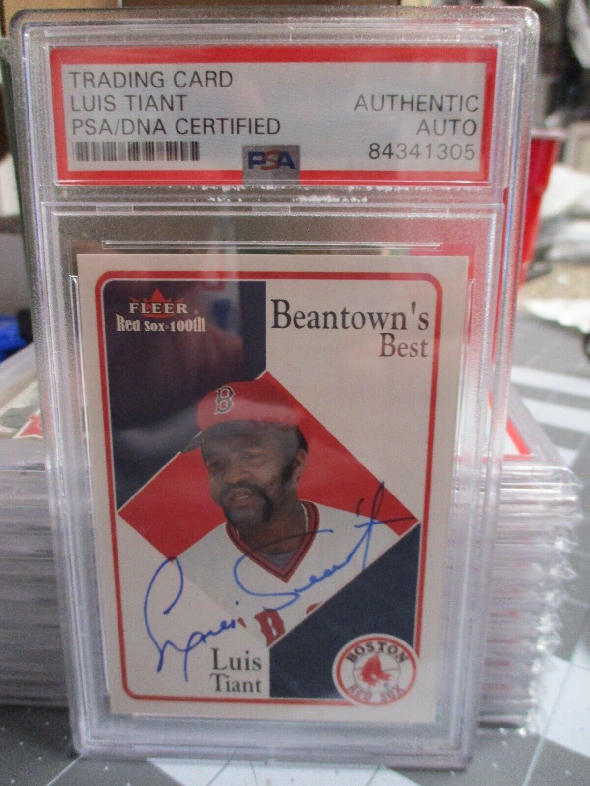 Luis Tiant autographed Baseball Card (Boston Red Sox) 2001 Fleer
