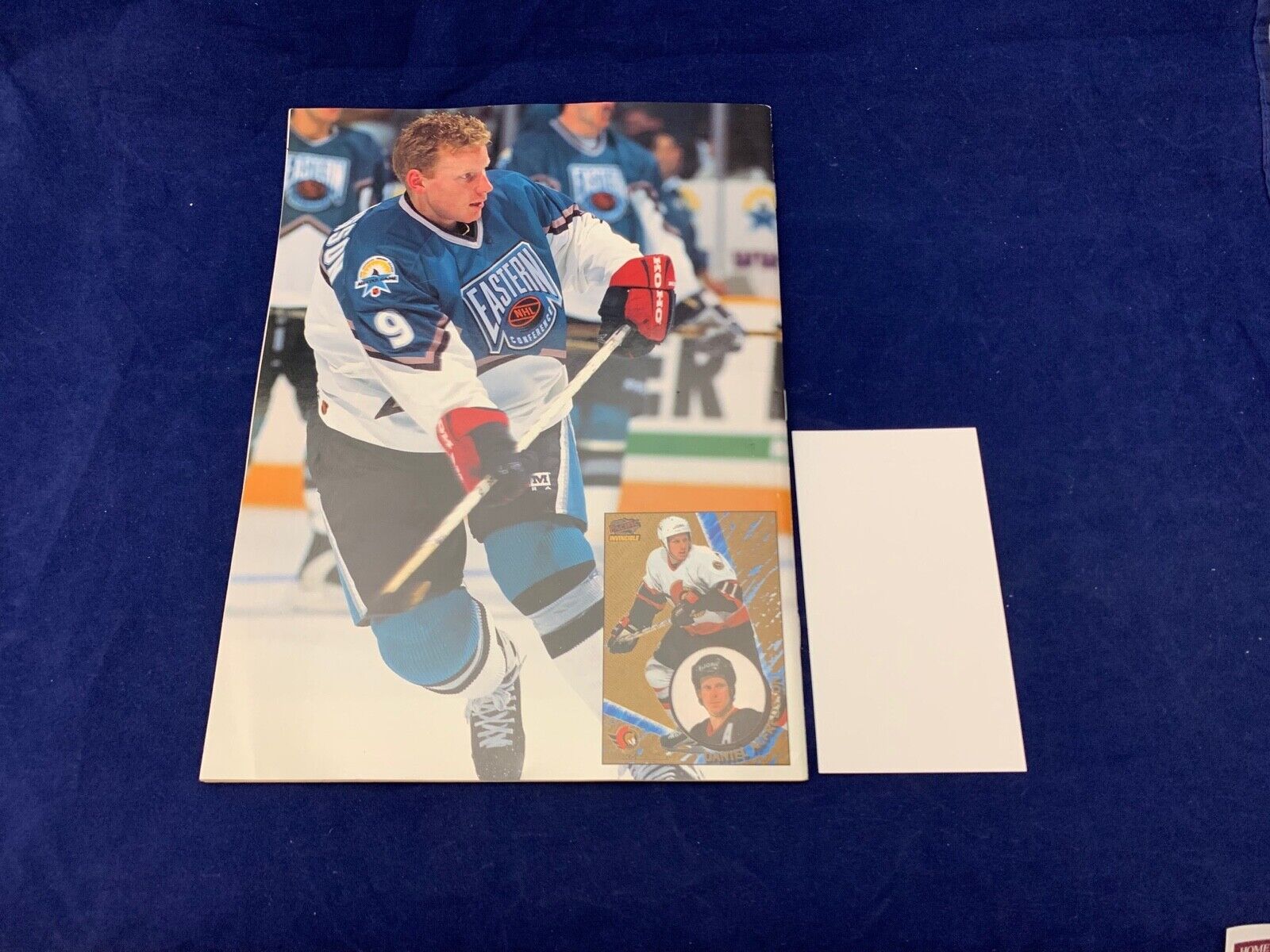 Mark Messier Vancouver Autographed Beckett Hockey Card Magazine JSA COA HH75177