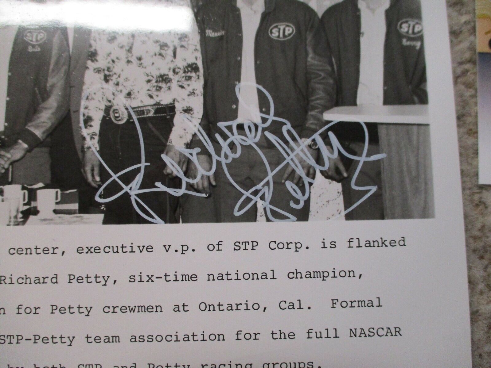 Richard Petty VINTAGE NASCAR Autographed 8x10 Photo JSA B&W Photo NN06291