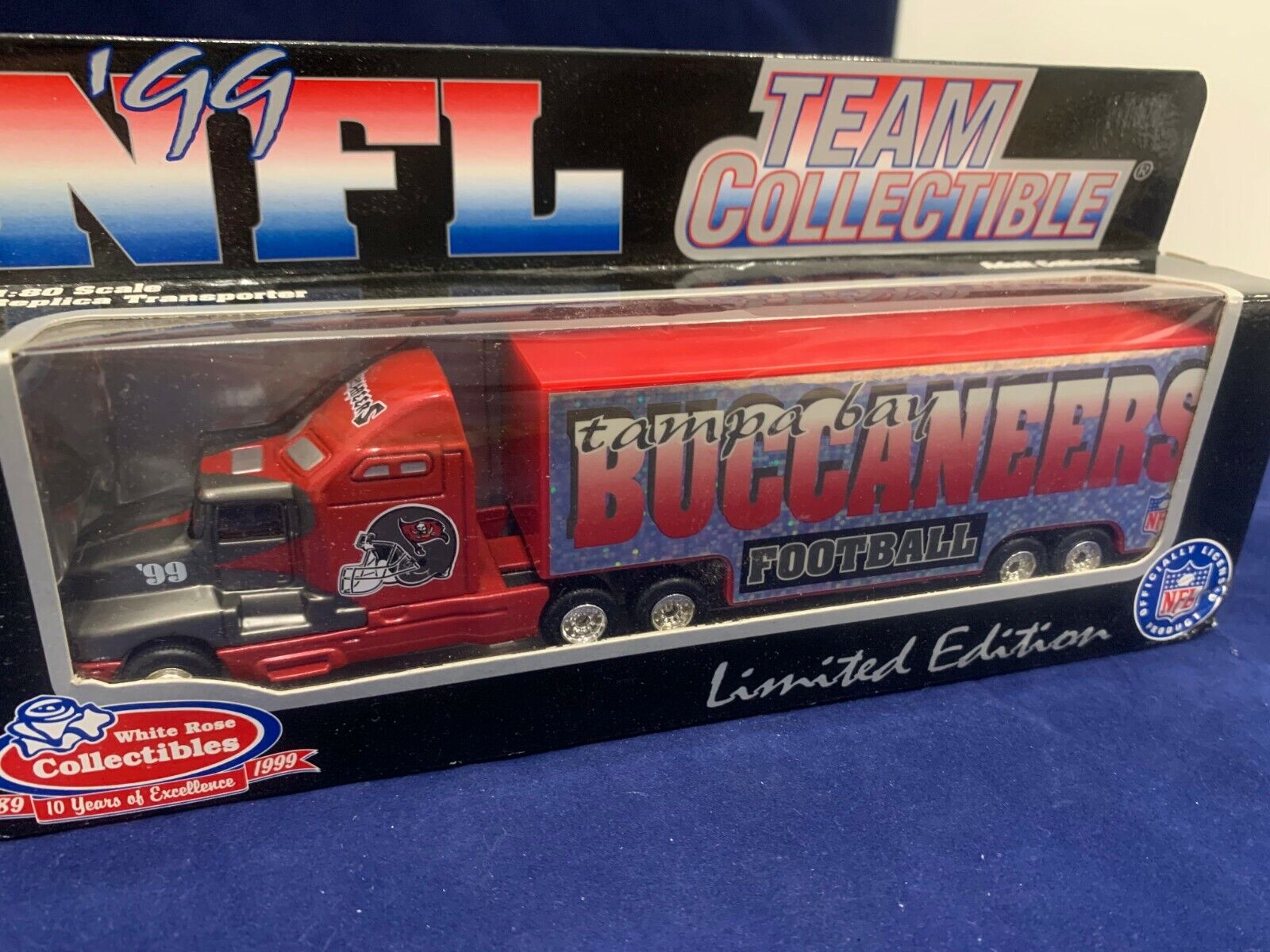 Tampa Bay Buccaneers 1999 Limited Edition NFL Team Collectible Truck 1:80 Scale