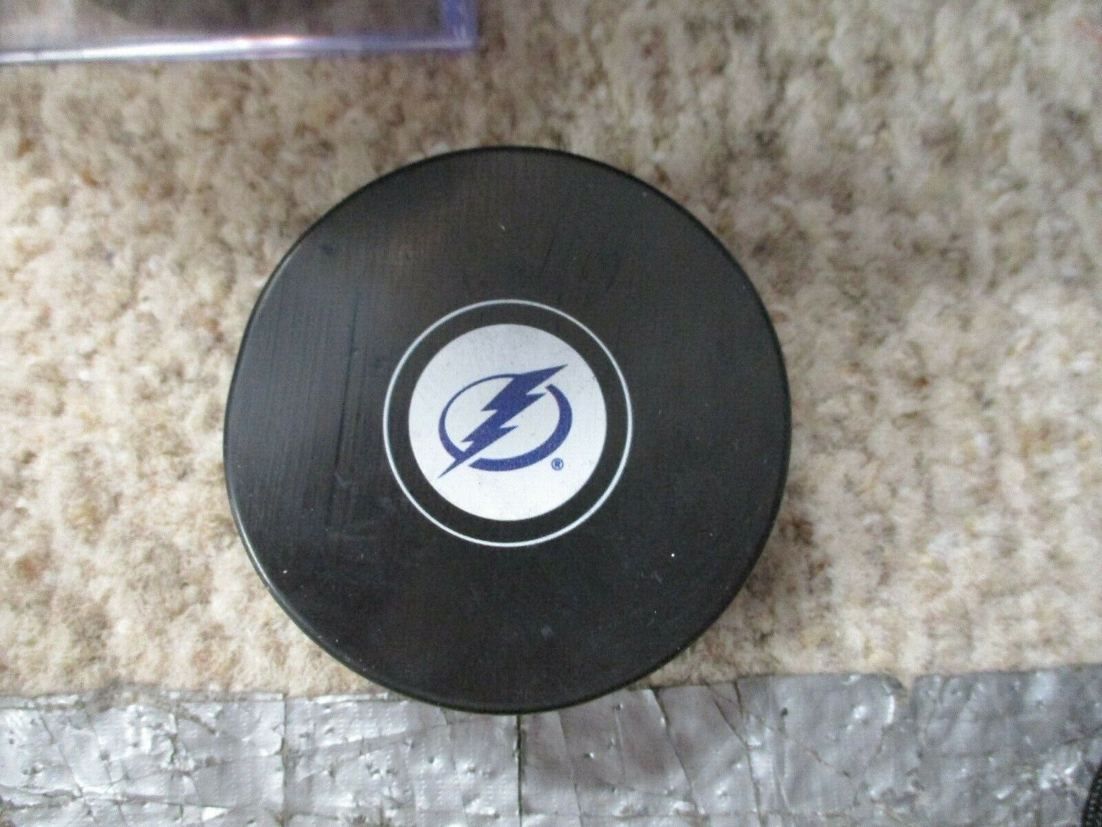 Tampa Bay Lightning Autograph style Hockey Puck IN Glas Co