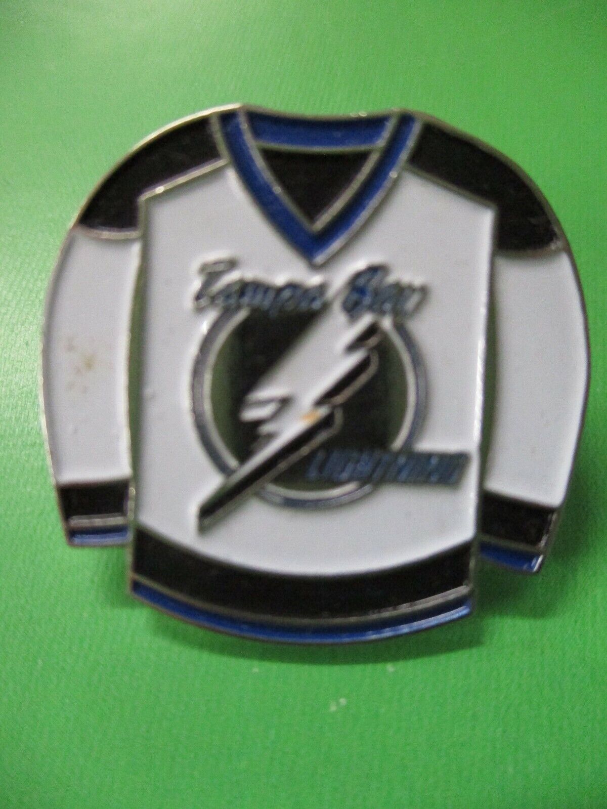 Tampa Bay Lightning Old Logo Jersey 1 Inch Pin
