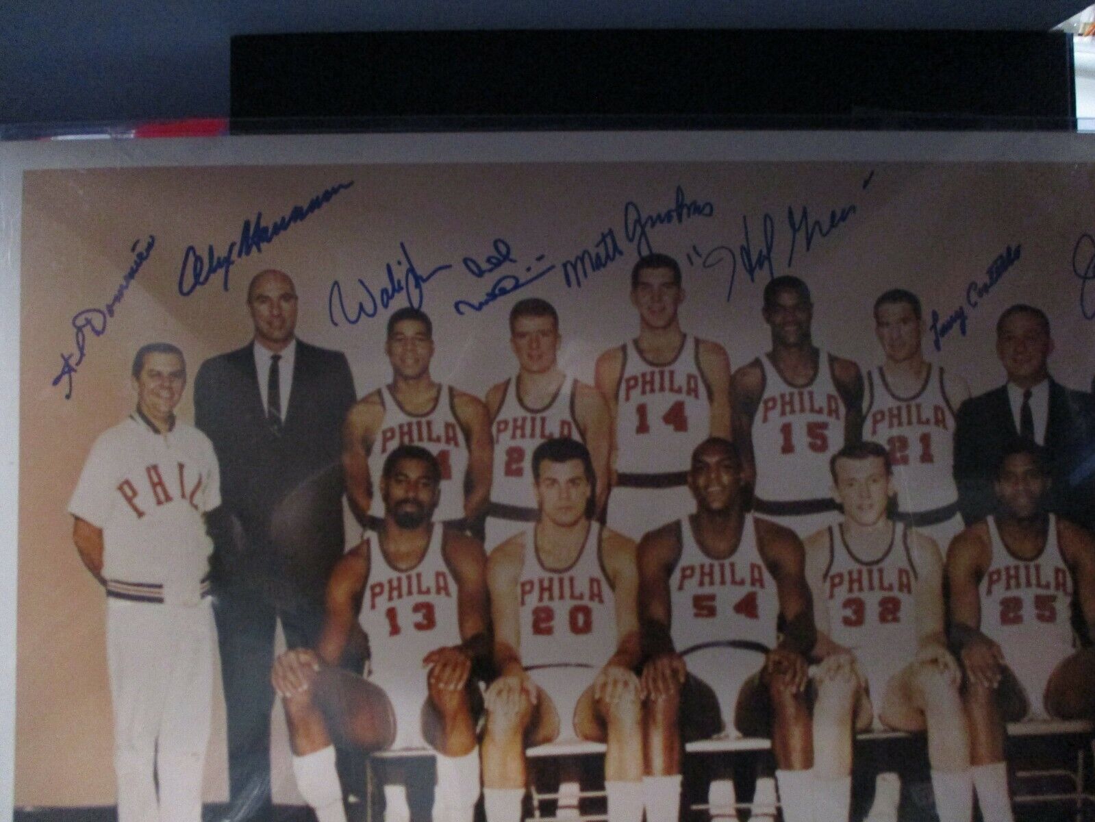 Wilt Chamberlain 1967-68 Philadelphia 76ers NBA Champs Team Signed Photo PSA LOA